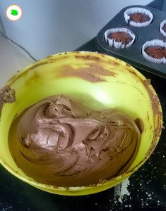 dark chocolate cupcake with chocolate fudge frosting - tangylife